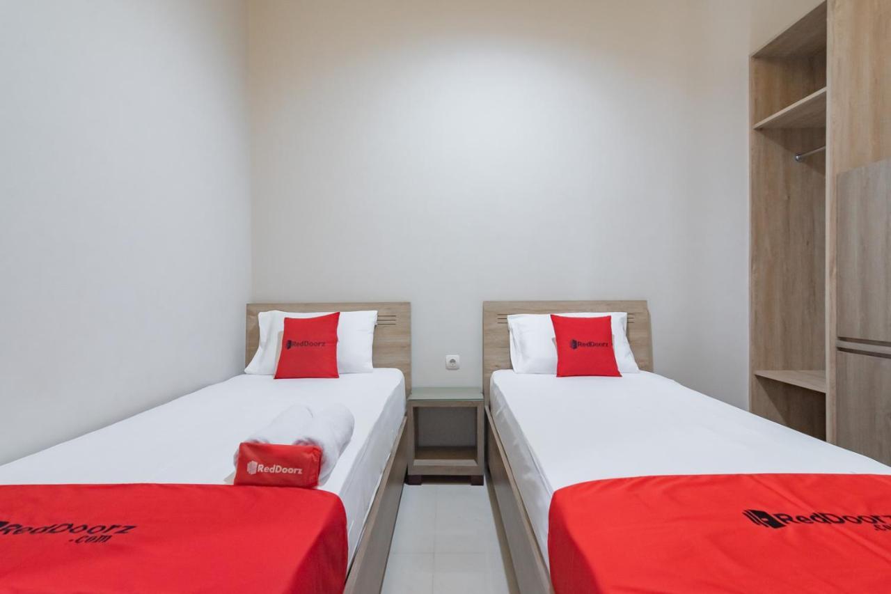 Reddoorz Plus @ Cirebon City Center Exterior photo